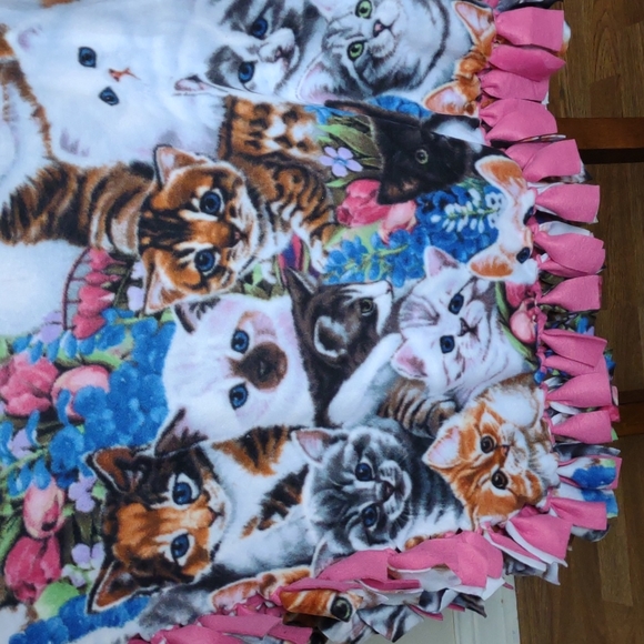 Handmade No-Sew Anti-Pill Fleece Kittens Tie Blanket Throw 45x50 - Picture 5 of 7